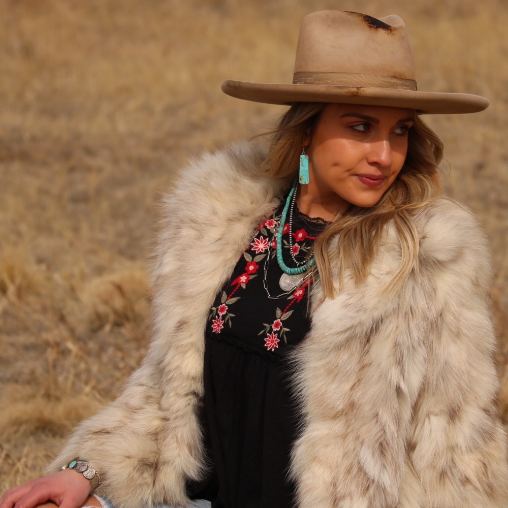 Meet your Posher, Alexis